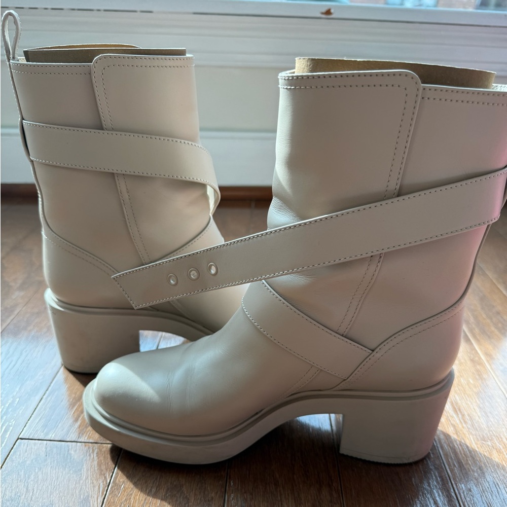 Gianvito Rossi Cream Heeled Boots